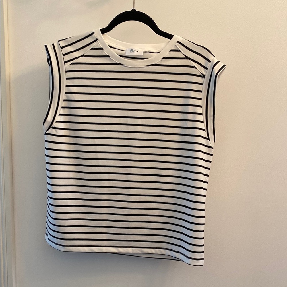 Bluivy Black and White Muscle Tee Top